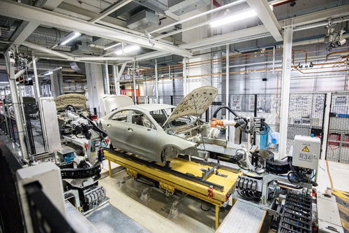 當 摳廠 發 8 個月年終獎,多少車企打工人紅了眼眶